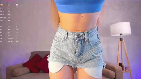 Snapshot of miss_spider chatting on June 22, 12:24 pm Spider girl Help me reach 10 likes online show from June 22, 12:24 pm