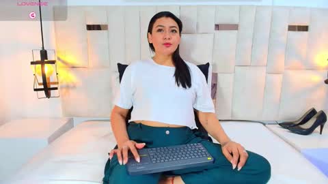 Snapshot of miss_susan_milf chatting on October 1, 11:49 am SUSAN online show from October 1, 11:49 am