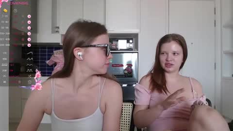 Snapshot of miss_sweetbb chatting on February 17, 2:53 am Bella online show from February 17, 2:53 am