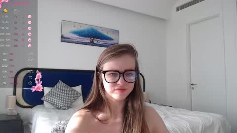 Snapshot of miss_sweetbb chatting on February 20, 9:00 am Bella online show from February 20, 9:00 am