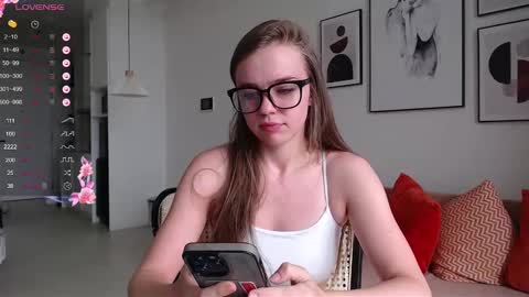 Snapshot of miss_sweetbb chatting on March 2, 2:51 am Bella online show from March 2, 2:51 am