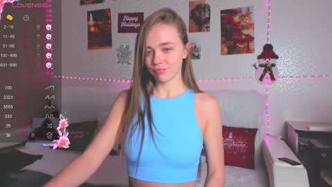 Snapshot of miss_sweetbb chatting on March 16, 3:27 pm Bella online show from March 16, 3:27 pm