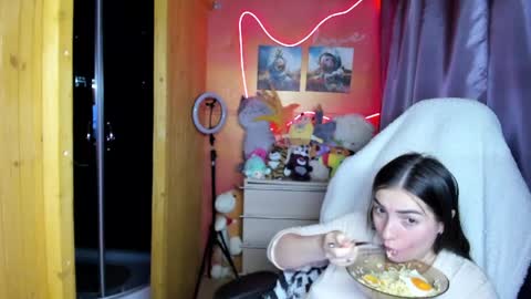 Snapshot of miss_tasy chatting on April 27, 5:05 am Melanie January 15th is my birthday there will be an interesting show online show from April 27, 5:05 am