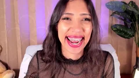 Miss Veronica online show from March 12, 1:39 pm