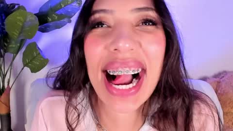 Snapshot of miss_veronica2 chatting on April 27, 1:53 pm Miss Veronica online show from April 27, 1:53 pm