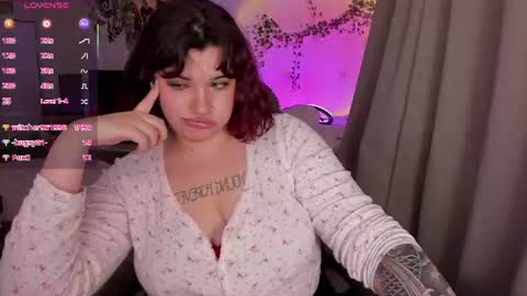 Snapshot of miss_you_babe chatting on July 17, 12:50 am Tina Julie online show from July 17, 12:50 am