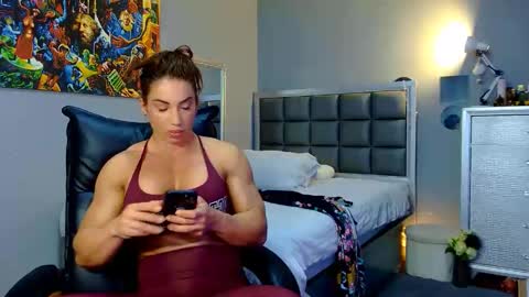 Snapshot of missale chatting on April 29, 7:20 pm Alesyamuscledoll online show from April 29, 7:20 pm