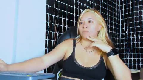Snapshot of missalmafenix chatting on May 18, 4:57 pm missalmafenix online show from May 18, 4:57 pm