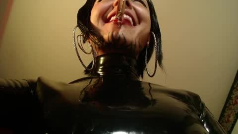 Snapshot of missanarky chatting on April 15, 9:15 pm Anarkitten online show from April 15, 9:15 pm