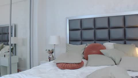        n g e l i n a        online show from December 7, 6:04 pm