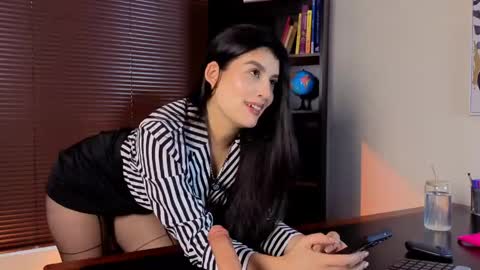 Snapshot of missatenea2 chatting on June 3, 1:25 pm Laura online show from June 3, 1:25 pm