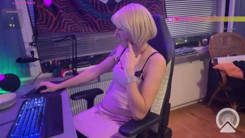 Snapshot of missbeccasissy chatting on December 27, 4:21 pm MissBeccasissy online show from December 27, 4:21 pm