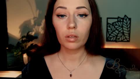 Snapshot of missbeverlymills chatting on December 5, 10:33 am The divine Beverly online show from December 5, 10:33 am