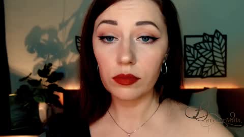 Snapshot of missbeverlymills chatting on December 6, 9:43 am The divine Beverly online show from December 6, 9:43 am