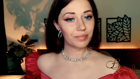 Snapshot of missbeverlymills chatting on December 7, 5:20 pm The divine Beverly online show from December 7, 5:20 pm