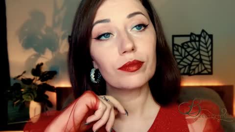 Snapshot of missbeverlymills chatting on December 8, 2:41 pm The divine Beverly online show from December 8, 2:41 pm