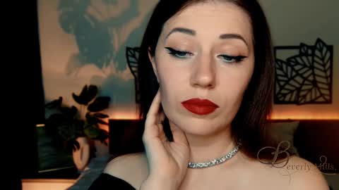 Snapshot of missbeverlymills chatting on December 12, 6:42 pm The divine Beverly online show from December 12, 6:42 pm