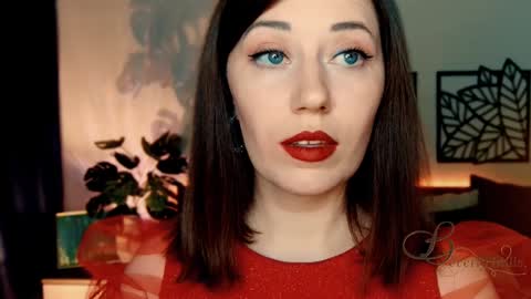 Snapshot of missbeverlymills chatting on December 15, 9:20 pm The divine Beverly online show from December 15, 9:20 pm