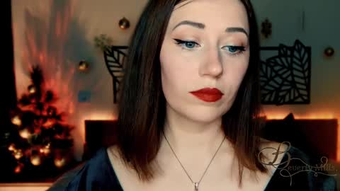 Snapshot of missbeverlymills chatting on December 19, 6:23 pm The divine Beverly online show from December 19, 6:23 pm