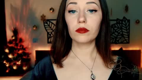 Snapshot of missbeverlymills chatting on December 19, 9:28 pm The divine Beverly online show from December 19, 9:28 pm