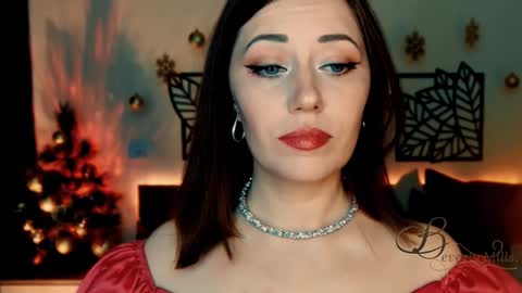 Snapshot of missbeverlymills chatting on December 20, 4:36 pm The divine Beverly online show from December 20, 4:36 pm