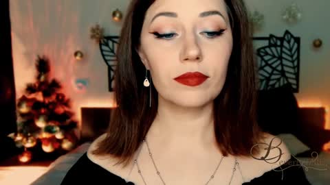 Snapshot of missbeverlymills chatting on December 21, 6:23 pm The divine Beverly online show from December 21, 6:23 pm