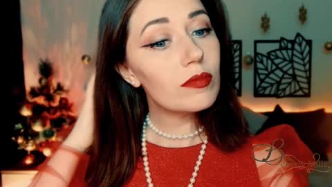 Snapshot of missbeverlymills chatting on December 22, 5:53 pm The divine Beverly online show from December 22, 5:53 pm