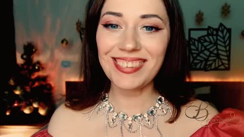 Snapshot of missbeverlymills chatting on December 25, 8:17 pm The divine Beverly online show from December 25, 8:17 pm