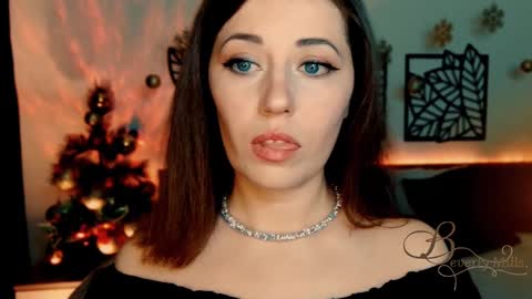 Snapshot of missbeverlymills chatting on December 28, 6:08 pm The divine Beverly online show from December 28, 6:08 pm