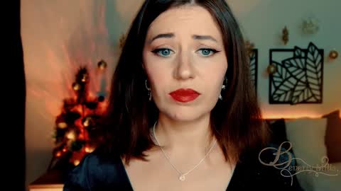 Snapshot of missbeverlymills chatting on January 1, 6:49 pm The divine Beverly online show from January 1, 6:49 pm