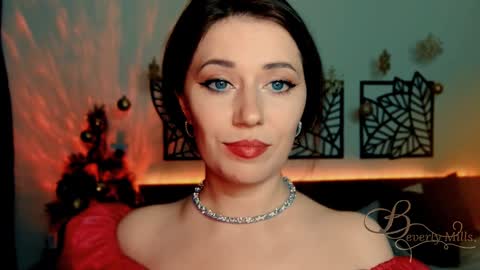 Snapshot of missbeverlymills chatting on January 4, 9:20 pm The divine Beverly online show from January 4, 9:20 pm