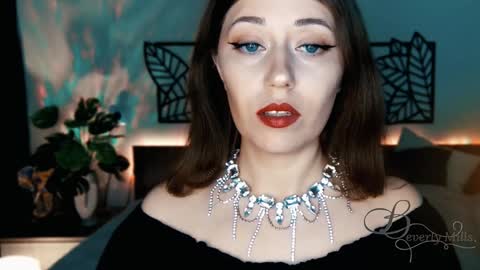 Snapshot of missbeverlymills chatting on January 11, 1:53 pm The divine Beverly online show from January 11, 1:53 pm