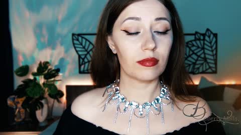 Snapshot of missbeverlymills chatting on January 11, 6:54 pm The divine Beverly online show from January 11, 6:54 pm