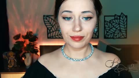 Snapshot of missbeverlymills chatting on January 20, 5:06 pm The divine Beverly online show from January 20, 5:06 pm