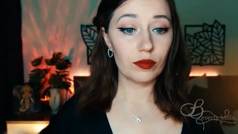 Snapshot of missbeverlymills chatting on February 1, 7:34 pm The divine Beverly online show from February 1, 7:34 pm