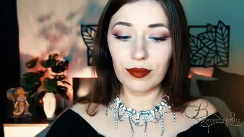 Snapshot of missbeverlymills chatting on February 9, 4:29 pm The divine Beverly online show from February 9, 4:29 pm