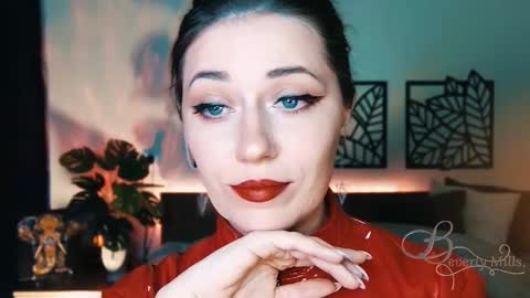 Snapshot of missbeverlymills chatting on February 15, 7:28 pm The divine Beverly online show from February 15, 7:28 pm