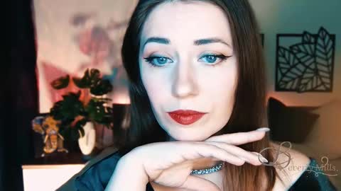 Snapshot of missbeverlymills chatting on February 22, 4:40 pm The divine Beverly online show from February 22, 4:40 pm