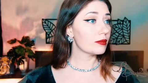 Snapshot of missbeverlymills chatting on February 26, 3:30 pm The divine Beverly online show from February 26, 3:30 pm