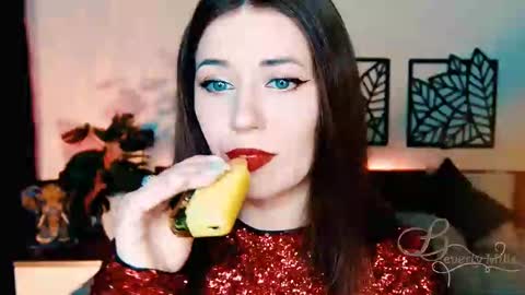 Snapshot of missbeverlymills chatting on March 2, 8:38 am The divine Beverly online show from March 2, 8:38 am