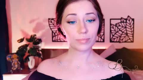 Snapshot of missbeverlymills chatting on March 8, 12:52 pm The divine Beverly online show from March 8, 12:52 pm