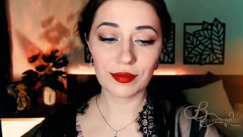 Snapshot of missbeverlymills chatting on March 9, 7:05 pm The divine Beverly online show from March 9, 7:05 pm