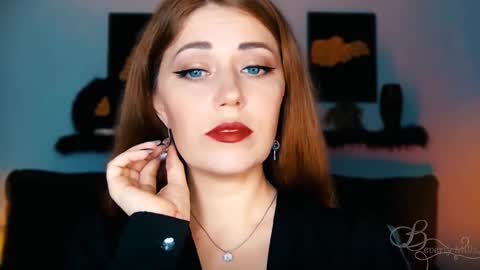 Snapshot of missbeverlymills chatting on September 10, 7:14 pm The divine Beverly online show from September 10, 7:14 pm