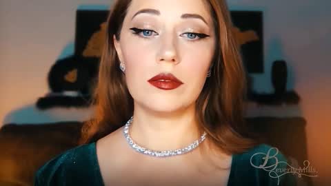 Snapshot of missbeverlymills chatting on September 18, 8:11 pm The divine Beverly online show from September 18, 8:11 pm