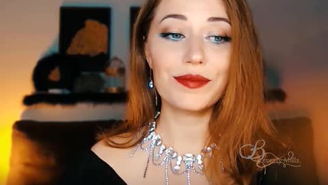 Snapshot of missbeverlymills chatting on September 28, 1:00 am The divine Beverly online show from September 28, 1:00 am