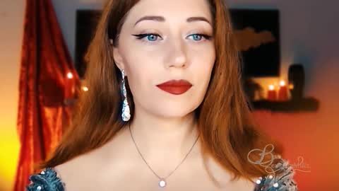 Snapshot of missbeverlymills chatting on October 16, 2:45 am The divine Beverly online show from October 16, 2:45 am