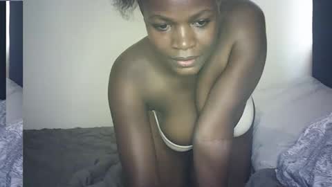 missbutty online show from April 15, 6:53 am