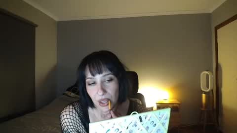 Snapshot of misscarmilla444 chatting on September 15, 3:50 am MissCarmilla444 online show from September 15, 3:50 am