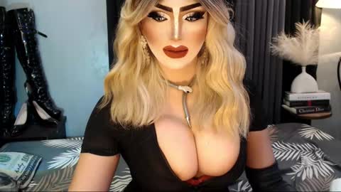 Snapshot of misschannel4sub chatting on November 5, 9:42 am PRIESTESS CHANNEL online show from November 5, 9:42 am