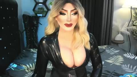Snapshot of misschannel4sub chatting on June 29, 10:43 pm PRIESTESS CHANNEL online show from June 29, 10:43 pm